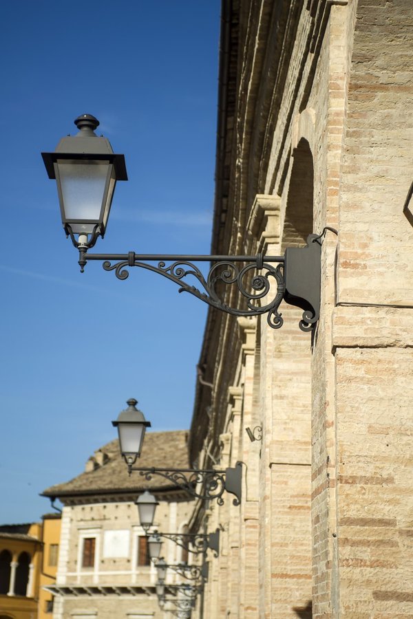 Comment choisir la tenue idéale pour une marche longue distance en milieu urbain ?